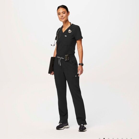 EXCELLENT CONDITION WOMEN’S SIZE SMALL FIGS DOWA GREEN SCRUB PANTS - Picture 1 of 14